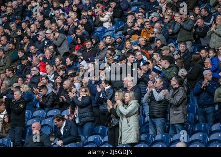 West Bromwich, Großbritannien. 23. April 2022. Ein Minutenapplaus wird für den verstorbenen Nigel Pearson in West Bromwich, Vereinigtes Königreich, am 4/23/2022 gehalten. (Foto von Gareth Evans/News Images/Sipa USA) Quelle: SIPA USA/Alamy Live News Stockfoto