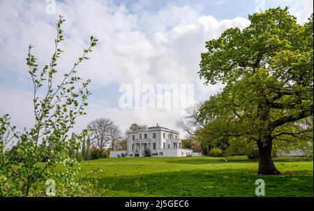 Dulwich Village, London, Großbritannien: Belair Park, ein öffentlicher Park in Dulwich Village, Süd-London. Blick auf das Belair House, ein georgianisches Herrenhaus. Stockfoto