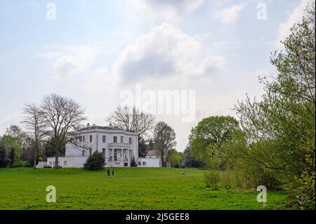 Dulwich Village, London, Großbritannien: Belair Park, ein öffentlicher Park in Dulwich Village, Süd-London. Blick auf das Belair House, ein georgianisches Herrenhaus. Stockfoto