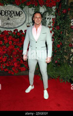 Peter Madrigal nimmt an der VANDERPUMP A PARIS Grand Opening Teil Paris Hotel & Casino Las Vegas, NV, 21. April 2022 Stockfoto