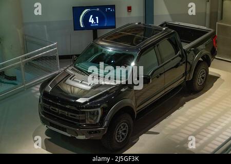 Legacy Gallery, 2022 Ford F-150 Lightning Elektro-LKW, Ford Rouge Factory Tour, Dearborn, Michigan, USA Stockfoto
