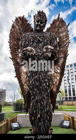 Die Knife Angel Skulptur während der Tour und in Smithfield Stoke-on-Tren, t am 2022. April Stockfoto