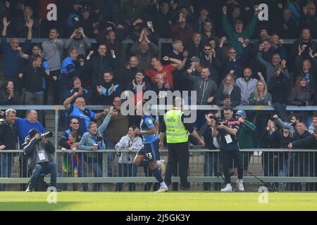 High Wycombe, Großbritannien. 23. April 2022. ZIEL: Jordan Obita #23 von Wycombe Wanderers erzielt 1:0. In High Wycombe, Großbritannien am 4/23/2022. (Foto von Carlton Myrie/News Images/Sipa USA) Quelle: SIPA USA/Alamy Live News Stockfoto