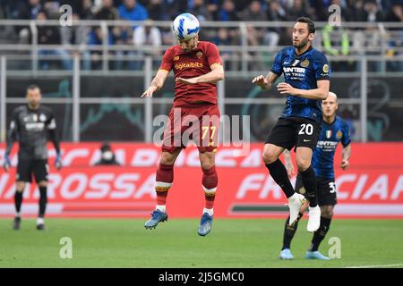 Mailand, Italien. 23. April 2022. Henrikh Mkhitaryan von AS Roma während des Fußballspiels der Serie A zwischen dem FC Internazionale und AS Roma im San Siro-Stadion in Mailand (Italien), 23.. April 2021. Foto Andrea Staccioli/Insidefoto Kredit: Insidefoto srl/Alamy Live News Stockfoto