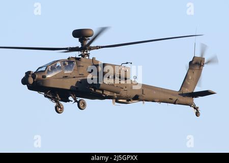 Die neue Boeing Apache AH-64E verlässt den Flugplatz Wattisham. Stockfoto