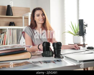 Grafikdesigner, der im Home Office arbeitet Stockfoto