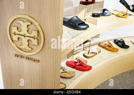 Miami Florida Coral Gables Shops in Merrick Park gehobenes Outdoor-Einkaufszentrum Nordstrom Department Store innen Innen-Einzelhandel Display Verkauf Tory Bur Stockfoto