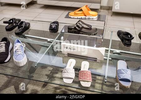 Miami Florida Coral Gables Shops im Merrick Park gehobenes Outdoor-Einkaufszentrum Nordstrom Department Store innen Innen-Einzelhandel Display Verkauf Frauen Stockfoto