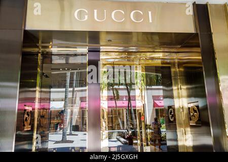 Miami Florida Coral Gables Shops im Merrick Park gehobenes Outdoor-Einkaufszentrum vor dem Außeneingang des Gucci Stores Stockfoto