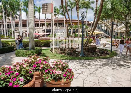 Miami Florida Coral Gables Shops im gehobenen Outdoor-Einkaufszentrum Merrick Park Stockfoto