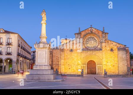 Kirche San Pedro Apostol auf dem Mercado Grande Platz, Avila, Spanien Stockfoto