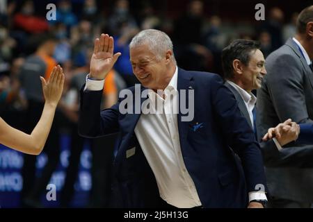 Sankt Petersburg, Russland. 23. April 2022. Alexander Medvedev, Präsident des Zenit Football Club, wurde während des Finals 1/4 des VTB United League Basketballspiels zwischen Zenit und Enisey in der Sibur Arena gesehen. Endstand; Zenit Saint Petersburg 104:55 Enisey Krasnoyarsk. Kredit: SOPA Images Limited/Alamy Live Nachrichten Stockfoto