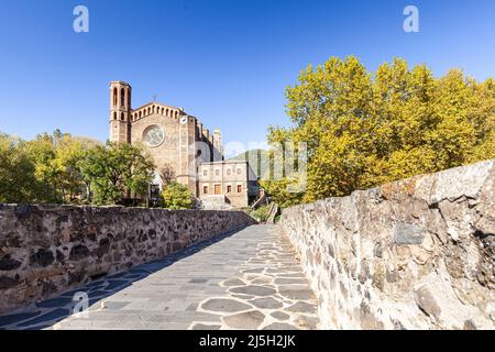 Kloster Sant Joan les Fonts, Sant Joan Les Fonts, vulkanisches Gebiet von La Garrotxa, Girona, Spanien. Stockfoto