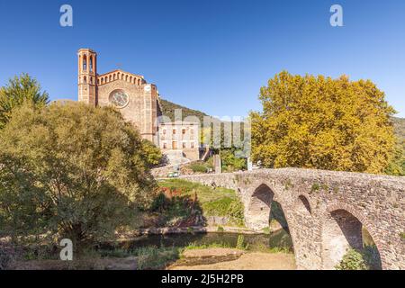 Kloster Sant Joan les Fonts, Sant Joan Les Fonts, vulkanisches Gebiet von La Garrotxa, Girona, Spanien. Stockfoto