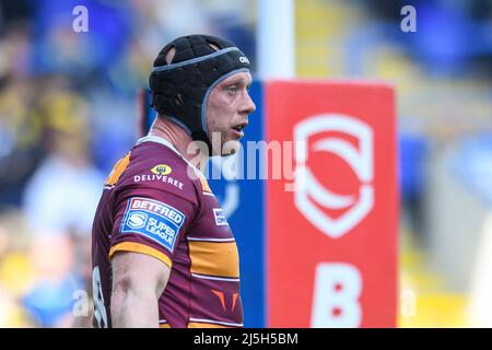 Warrington, Großbritannien. 23. April 2022. Chris Hill #8 von Huddersfield Giants in Aktion während des Spiels in Warrington, Großbritannien am 4/23/2022. (Foto von Simon Whitehead/News Images/Sipa USA) Quelle: SIPA USA/Alamy Live News Stockfoto