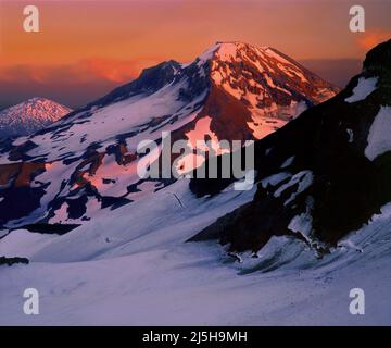 Mt Bachelor and the South Sister aus Middle Sister, Cascade Range, Oregon Stockfoto