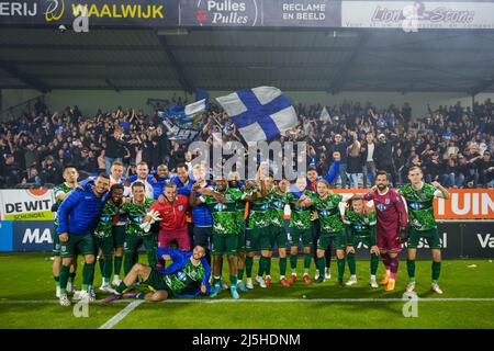 WAALWIJK, NIEDERLANDE - 23. APRIL: Kostas Lamprou von PEC Zwolle, Bram van Polen von PEC Zwolle, Yuta Nakayama von PEC Zwolle, Kenneth Paal von PEC Zwolle, Gervane Kastaneer von PEC Zwolle, Pelle Clement von PEC Zwolle, Daishawn Redan von PEC Zwolle, Thomas Zwolle Belt von PEC Djavan Anderson von PEC Zwolle, Oussama Darfalou von PEC Zwolle, Mees de Wit von PEC Zwolle, Siemen Voet von PEC Zwolle, Slobodan Tedic von PEC Zwolle, Luka Adzic von PEC Zwolle Rico Strieder von PEC Zwolle, Jasper Schendelaar von PEC Zwolle, Max de Waal, PEC Eliano Reijnders von PEC Zwolle, Maikel van der Werff von PEC Stockfoto