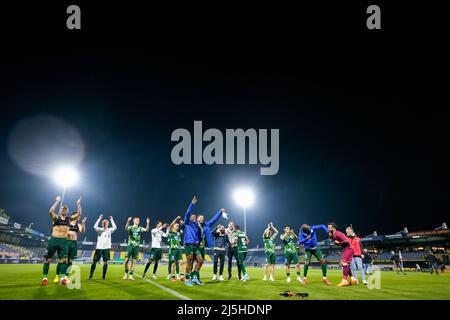 WAALWIJK, NIEDERLANDE - 23. APRIL: Kostas Lamprou von PEC Zwolle, Bram van Polen von PEC Zwolle, Yuta Nakayama von PEC Zwolle, Kenneth Paal von PEC Zwolle, Gervane Kastaneer von PEC Zwolle, Pelle Clement von PEC Zwolle, Daishawn Redan von PEC Zwolle, Thomas Zwolle Belt von PEC Djavan Anderson von PEC Zwolle, Oussama Darfalou von PEC Zwolle, Mees de Wit von PEC Zwolle, Siemen Voet von PEC Zwolle, Slobodan Tedic von PEC Zwolle, Luka Adzic von PEC Zwolle Rico Strieder von PEC Zwolle, Jasper Schendelaar von PEC Zwolle, Max de Waal, PEC Eliano Reijnders von PEC Zwolle, Maikel van der Werff von PEC Stockfoto