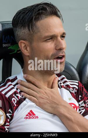 Curitiba, Brasilien. 23. April 2022. PR - Curitiba - 04/23/2022 - BRASILIANISCHER A 2022, ATHLETICO PR X FLAMENGO - Diego Flamengo Spieler vor dem Spiel gegen Athletico-PR im Stadion Arena da Baixada für die brasilianische Meisterschaft A 2022. Foto: Robson Mafra/AGIF/Sipa USA Quelle: SIPA USA/Alamy Live News Stockfoto