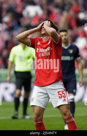 Lissabon, Portugal. 23. April 2022. Paulo Bernardo, Mittelfeldspieler von SL Benfica, reagiert während des Liga Portugal Bwin-Spiels zwischen SL Benfica und Famalicão FC am 23. April 2022 in Lissabon, Portugal. Valter Gouveia/SPP Credit: SPP Sport Press Photo. /Alamy Live News Stockfoto