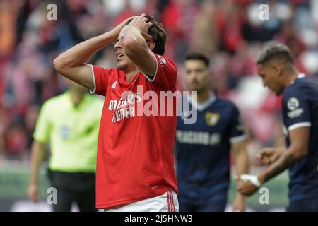 Lissabon, Portugal. 23. April 2022. Paulo Bernardo, Mittelfeldspieler von SL Benfica, reagiert während des Liga Portugal Bwin-Spiels zwischen SL Benfica und Famalicão FC am 23. April 2022 in Lissabon, Portugal. Valter Gouveia/SPP Credit: SPP Sport Press Photo. /Alamy Live News Stockfoto