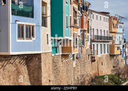 Hängehäuser von Vila joiosa, Villajoyosa, Provinz Alicante, Spanien, Europa Stockfoto