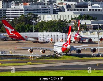 Drei Qantas A380-Jets am Sydney (Kingsford Smith) Airport in Sydney, Australien. Stockfoto