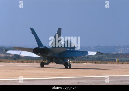 Der USMC F/A-18D von VMFA (AW)-225 hebt am MCAS Miramar in San Diego, Kalifornien, ab Stockfoto