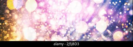 Abstrakte, funkelige Lichter Hintergrund mit bokeh entschärften weißen Lichtern. Valentinstag, Party, Weihnachtshintergrund. Stockfoto