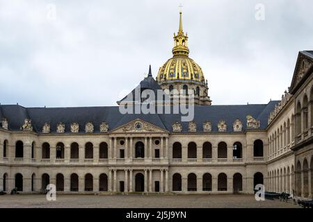 Architektonisches Detail des Musée de l'Armée (Armeemuseum), des französischen Militärmuseums in Les Invalides, 7. Arrondissement, Paris Stockfoto