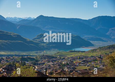 Blick auf den Kalterer See in Südtirol in Italien Stockfoto