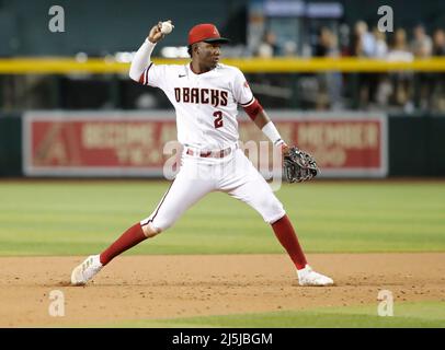 Phoenix, Arizona, USA. 23. April 2022. Geraldo Perdomo (2) von den Arizona Diamondbacks holt die 2. an die Spitze der 9. Innings zwischen den New York Mets und den Arizona Diamondbacks im Case Field in Phoenix, Arizona. Michael Cazares/Cal Sport Media. Kredit: csm/Alamy Live Nachrichten Stockfoto