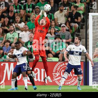 23. April 2022: Austin, Texas, USA: Der FC Austin Torhüter BRAD STUVER (1) schlägt den Ball in einem Major League Soccer-Spiel zwischen dem FC Austin und den Whitecaps von Vancouver zur Verteidigung ab. (Bild: © Scott Coleman/ZUMA Press Wire) Stockfoto