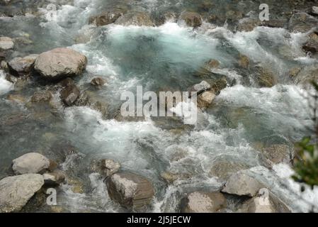 Detail einer Kaskade im Otira River in der Nähe des Arthurs Pass, Neuseeland Stockfoto