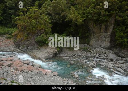 Detail einer Kaskade im Otira River in der Nähe des Arthurs Pass, Neuseeland Stockfoto