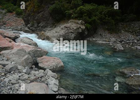 Detail einer Kaskade im Otira River in der Nähe des Arthurs Pass, Neuseeland Stockfoto