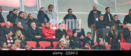 Giovane Elber, Ivica Olic, Dieter und Uli HOENESS (ehemaliger Präsident des FCB), Ehrenpräsident, Andreas jung, Marketingdirektor und Vorstandsmitglied des FCB Jan-Christian Dreesen , geschäftsführender Finanzdirektor des FCB Oliver KAHN, CEO des FCB, Vorsitzender der FC Bayern München AG, Herbert HAINER, FCB-Präsident und Ex-CEO Adidas Prof. Dr. Dieter Mayer 2. Vize Präsident des FC Bayern München e.V. Alexander (Sascha) ZVEREV, GER-Freundin Simone Thomalla, Markus Soeder, Söder, bayerischer Ministerpräsident, Ministerpraesident, Bayern, CSU, Politiker, im Spiel FC BAYERN MÜNCHEN - BORUSSIA DORTMUND 3- Stockfoto