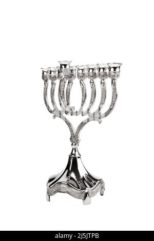 Silberne Hanukkah Menorah auf weißem Hintergrund Stockfoto