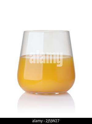 Vorderansicht des Mango-Saftglases isoliert auf Weiß Stockfoto