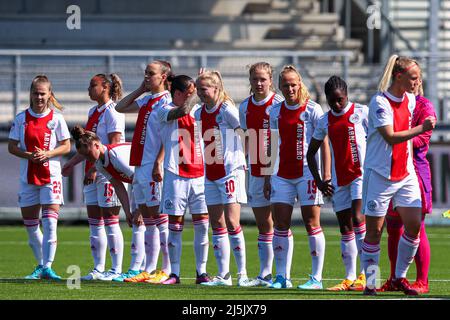 Rotterdam, Niederlande. 24. April 2022. ROTTERDAM, NIEDERLANDE - 24. APRIL: Spieler von Ajax während des niederländischen Pure Energie Womens Eredivisie-Spiels zwischen Excelsior und Ajax am 24. April 2022 in Woudestijn in Rotterdam, Niederlande (Foto von Ben Gal/Orange Picics) Credit: Orange Pics BV/Alamy Live News Stockfoto