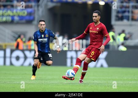 Chris Smalling von AS Roma in Aktion während der Serie Ein Spiel zwischen dem FC Internazionale und AS Roma im Stadio Giuseppe Meazza am 23. April 2022 in Mailand, Italien. Stockfoto