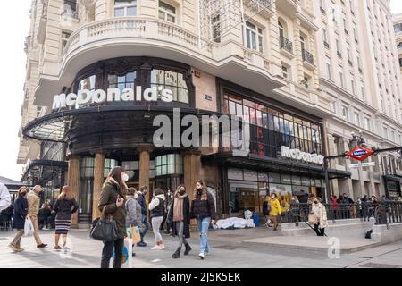 Madrid, Spanien - Januar 8 2022: Gran Via in Madrid im Winter Stockfoto