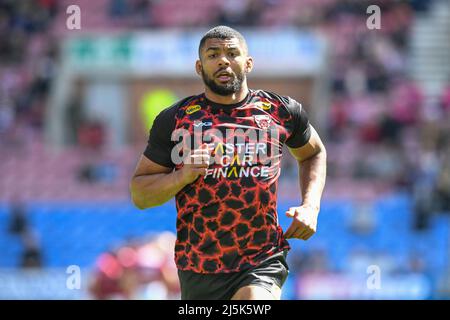 Wigan, Großbritannien. 24. April 2022. Kallum Watkins #3 von Salford Red Devils während des Aufwärms in Wigan, Großbritannien am 4/24/2022. (Foto von Simon Whitehead/News Images/Sipa USA) Quelle: SIPA USA/Alamy Live News Stockfoto