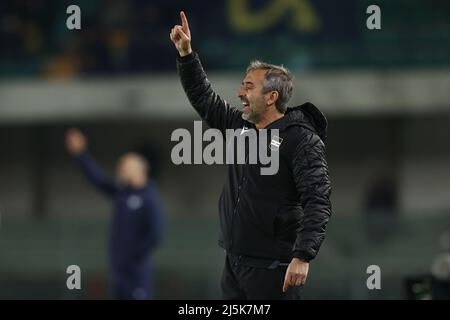 Verona, Italien. 23. April 2022. Marco Giampaolo (UC Sampdoria) Gesten während Hellas Verona vs UC Sampdoria, italienische Fußballserie A Spiel in Verona, Italien, April 23 2022 Quelle: Independent Photo Agency/Alamy Live News Stockfoto