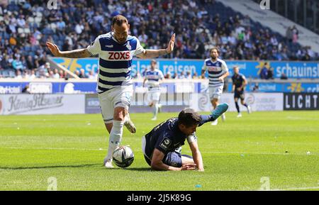 firo : 24.. April 2022, Fuvuball, 3. Bundesliga, Saison 2021/2022, MSV Duisburg - TSV Mvºnchen 1860 Foul on Penalty, BAKALORZ, MSV to LEX Stockfoto