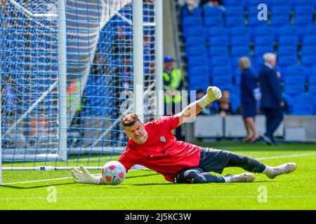 Brighton, Großbritannien. 24. April 2022. Fraser Forster Torwart von Southampton beim Premier League Spiel zwischen Brighton & Hove Albion und Southampton beim Amex am 24. 2022. April in Brighton, England. (Foto von Jeff Mood/phcimages.com) Quelle: PHC Images/Alamy Live News Stockfoto