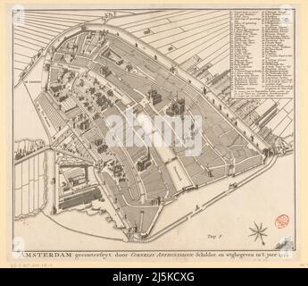 Vintage Karte von Amsterdam aus dem 17.. Jahrhundert. Die Karte ist wunderschön von Hand illustriert und graviert und zeigt Amsterdam zu der Zeit. Stockfoto