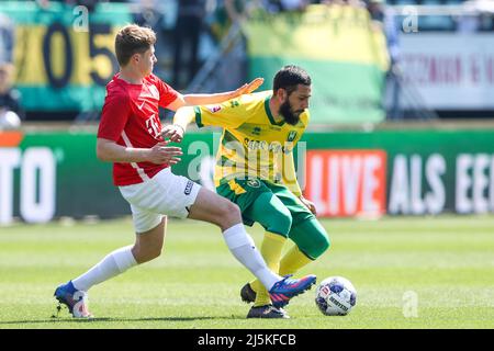 DEN HAAG, NIEDERLANDE - 24. APRIL: Kjeld van den Hoekof Utrecht U23, Ricardo Kishna von ADO Den Haag während des niederländischen Keukenkampioendivisie-Spiels zwischen ADO Den Haag und FC Utrecht U23 im Cars Jeans Stadion am 24. April 2022 in Den Haag, Niederlande (Foto: Hans van der Valk/Orange Picches) Stockfoto