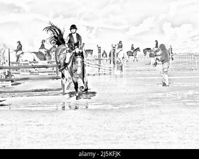 Ouistreham, Frankreich, April 2022. Skizze - Springen am Rücken an einem Strand in der Normandie. Junge Jockey zu Pferd springt über eine Hürde. Stockfoto