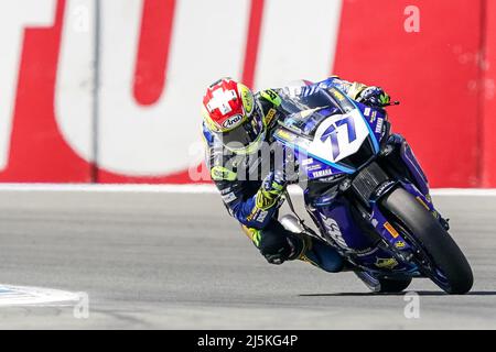 ASSEN, NIEDERLANDE - 24. APRIL: Dominique Aegerter aus der Schweiz fährt während des SuperSport Race 2 während der WorldSBK Motul Dutch Round auf dem TT Circuit Assen am 24. April 2022 in Assen, Niederlande (Foto: Andre Weening/Orange Picles) Stockfoto